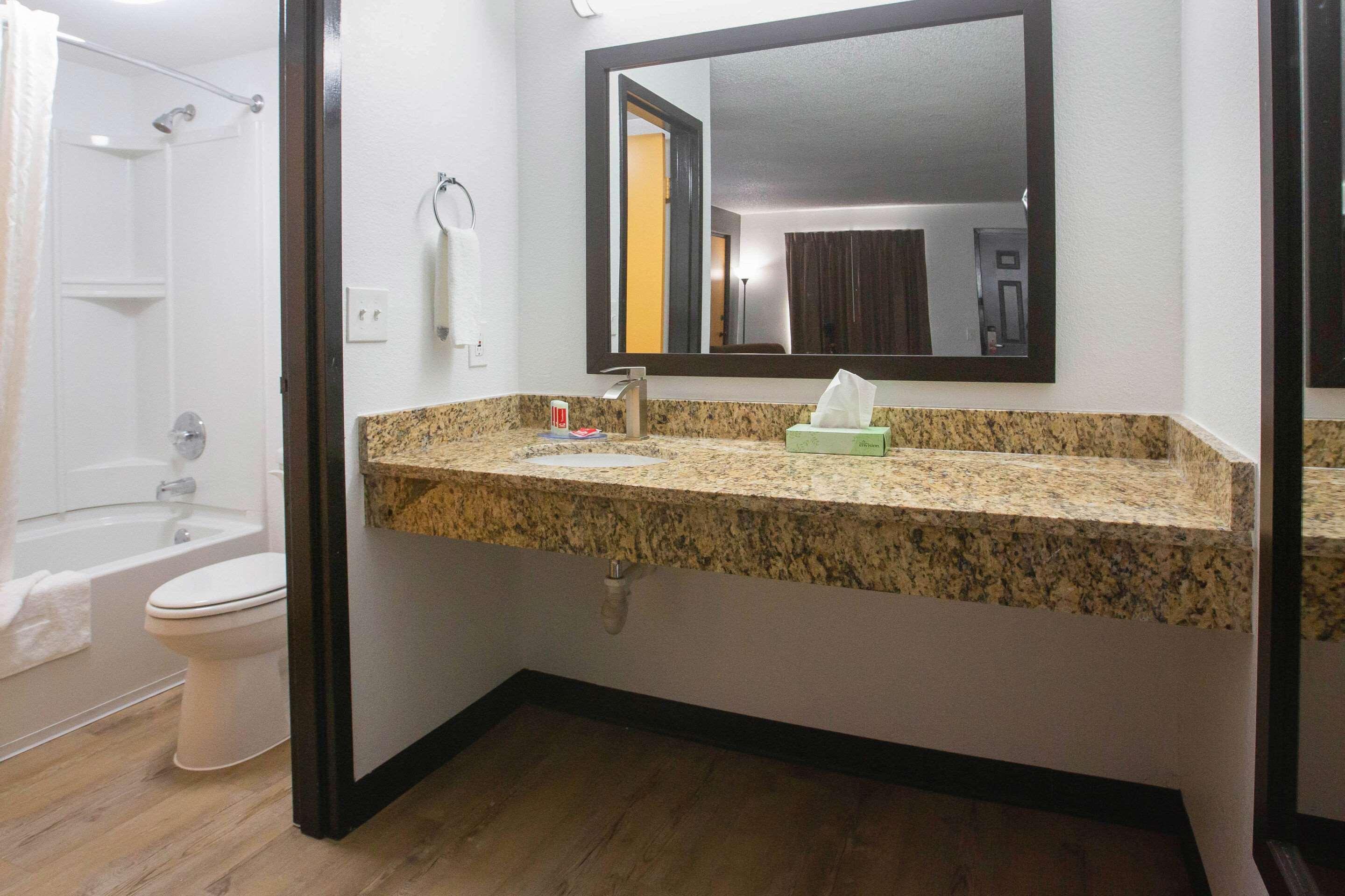 Lodge Econo Lithonia